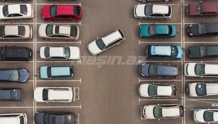 Azərbaycanda avtomobillərin parklanması müddəti 48 saata qədər uzadılır